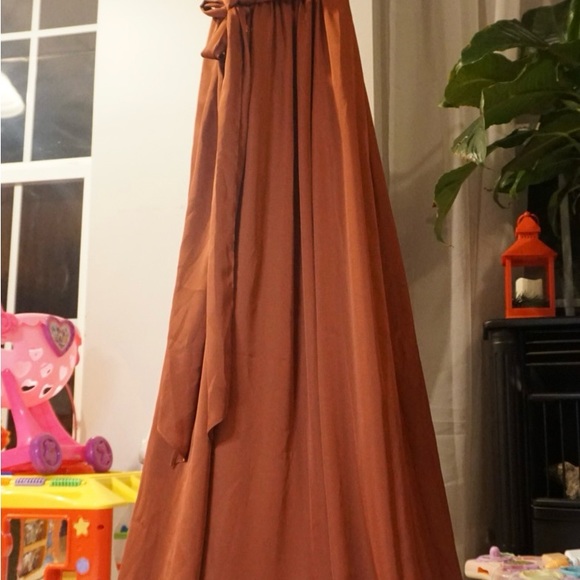 Beautiful flawy dress. Peach in color. In perfect condition and perfect. - Picture 4 of 8